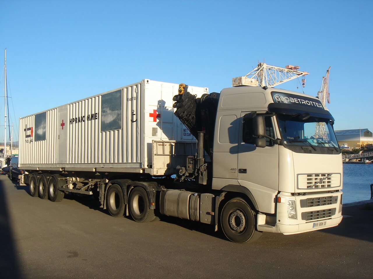 Containerized hyperbaric chambers on flatbed truck for mobile rental deployment
